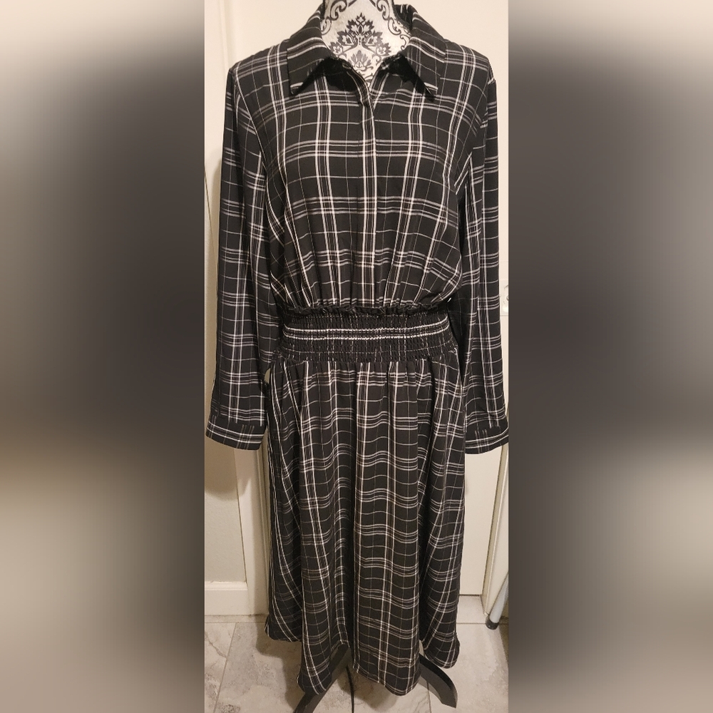 Maggy London Black and White Plaid Long Sleeve Shirtdress with Smocked Waist